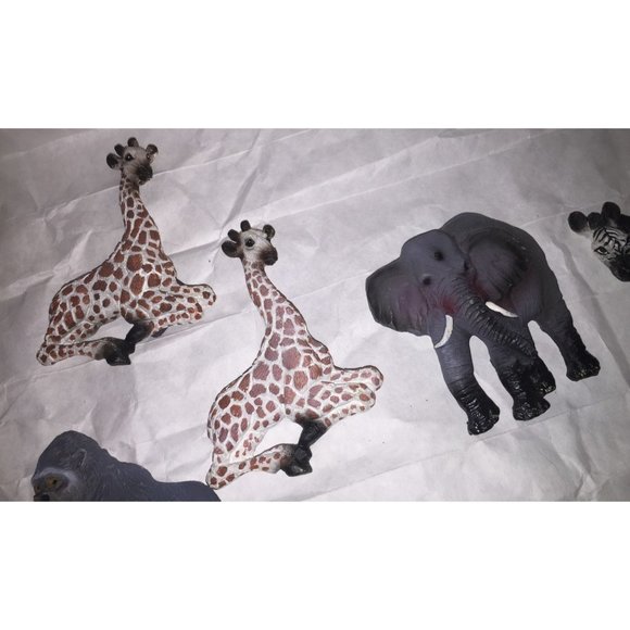 Set of 7 Vintage Zoo/Wild Animal Magnets- Giraffes, Elephant, Gorilla/Ape, Camel - Picture 4 of 10